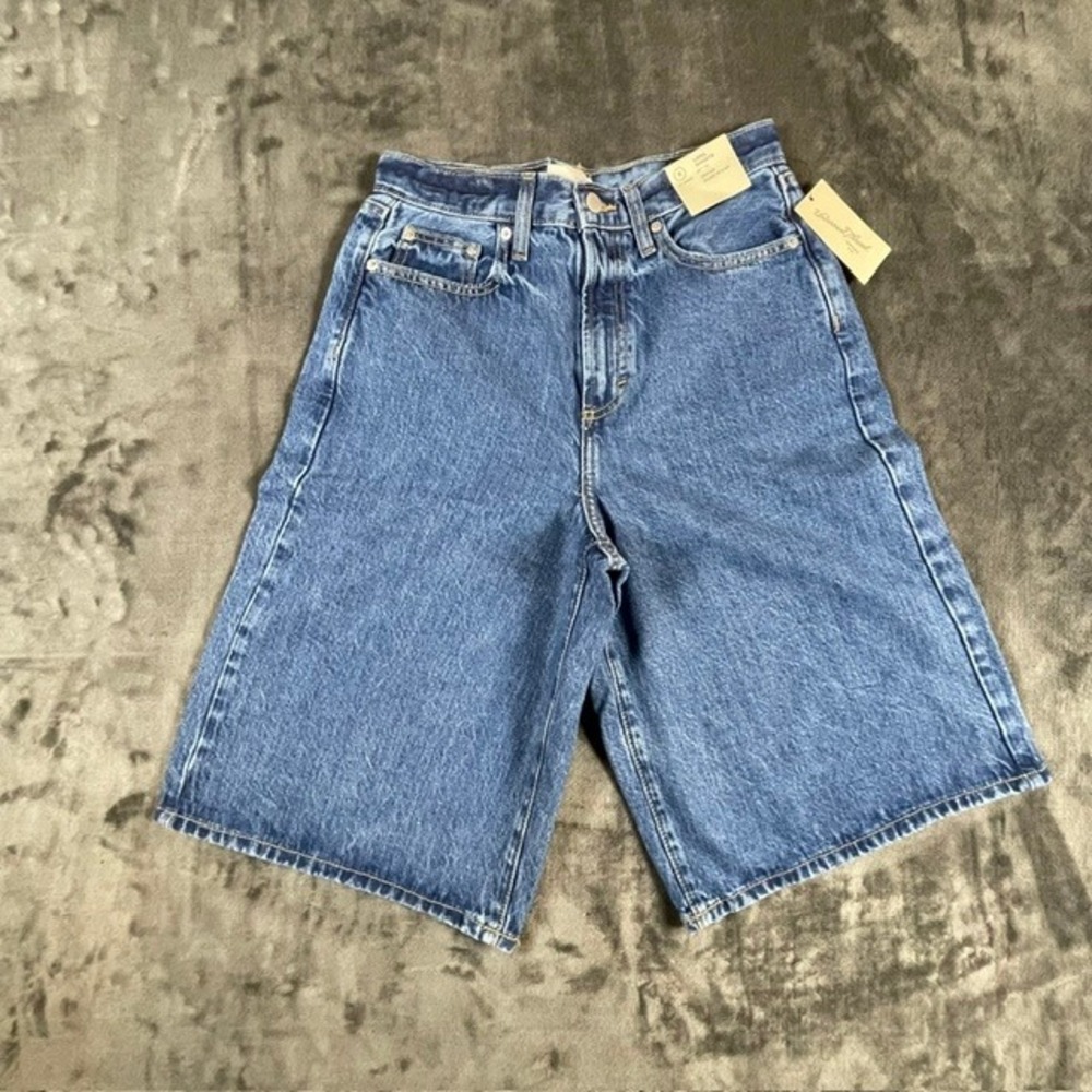 Universal Thread Womens High Rise Long Denim Shorts Medium Wash Blue Size 6 NWT